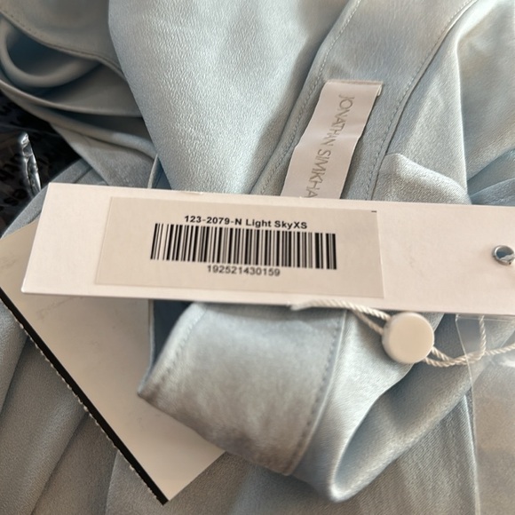 ❤️ Brand new with tags Jonathan Simkhai Diane off shoulder top in light sky - Picture 6 of 10
